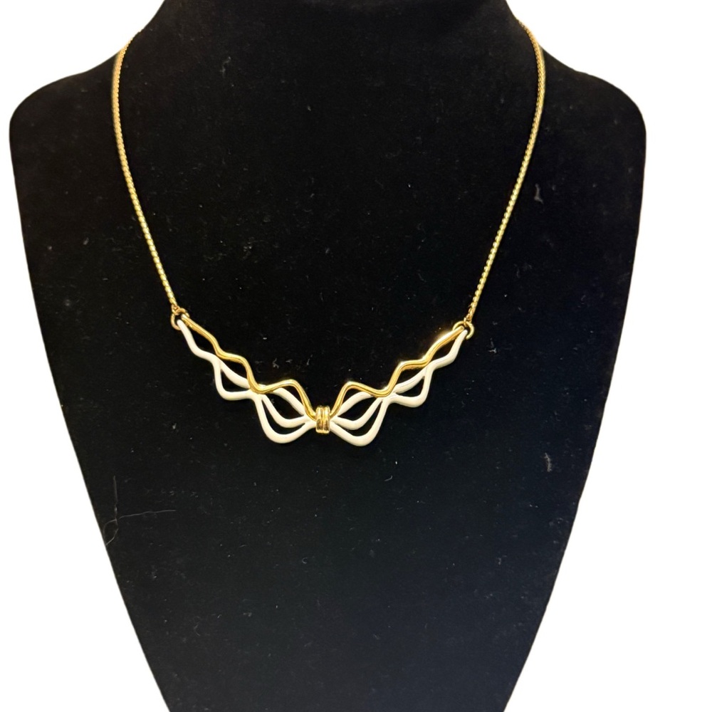 Elegant Gold and Cream Necklace
